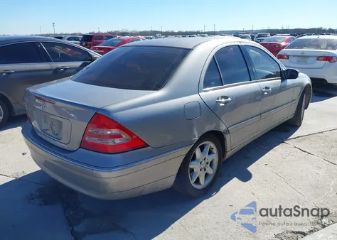 2003 Mercedes-Benz C 240 z USA, uszkodzony, nr VIN WDBRF61J13A504814